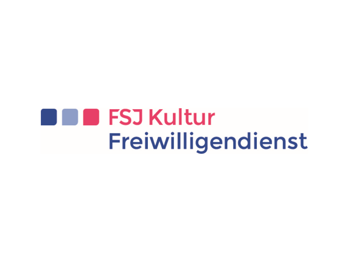 Jugendliche auf der Bühne